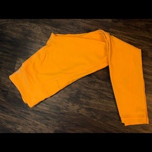 Athleta Salutation stashed pocket leggings